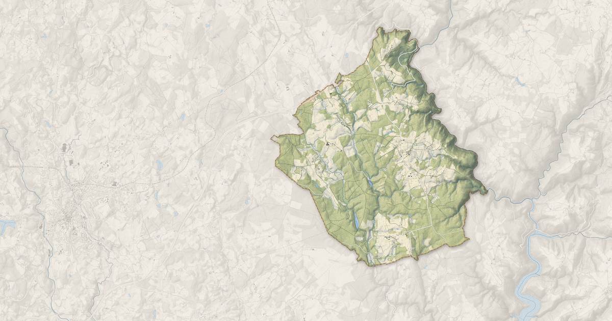 Portrait cartographique de Saint-Étienne-aux-Clos : relief, eau, forêts, bâti et voies, calculés à partir des données de l'IGN