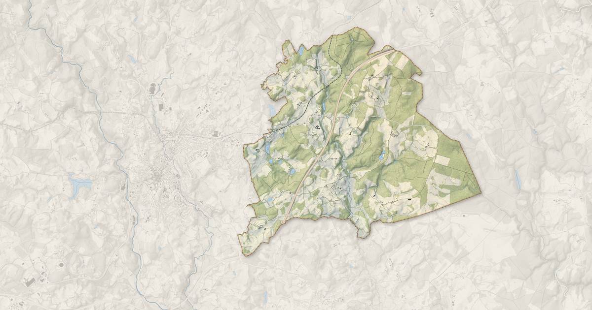 Portrait cartographique de Saint-Fréjoux : relief, eau, forêts, bâti et voies, calculés à partir des données de l'IGN