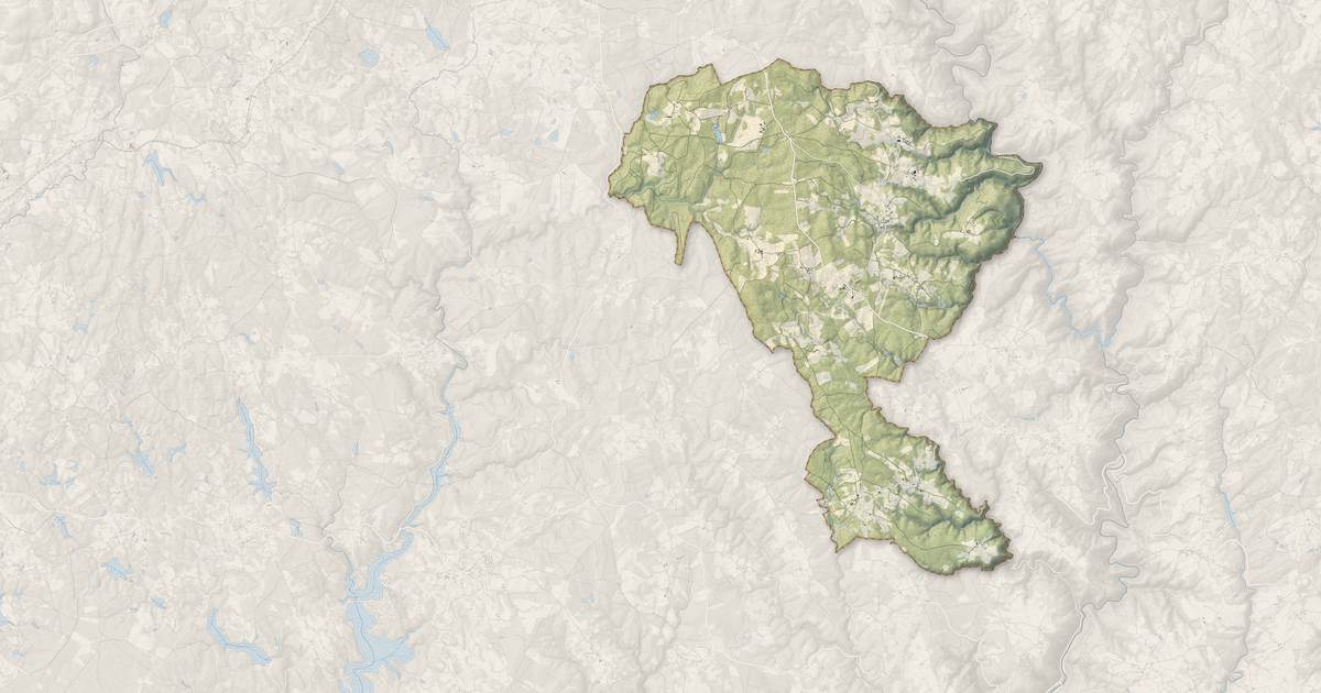 Portrait cartographique de Saint-Hilaire-Foissac : relief, eau, forêts, bâti et voies, calculés à partir des données de l'IGN
