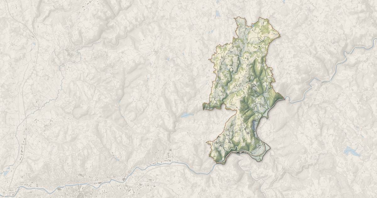 Portrait cartographique de Saint-Hilaire-Peyroux : relief, eau, forêts, bâti et voies, calculés à partir des données de l'IGN
