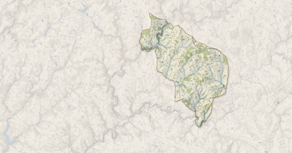 Portrait cartographique de Saint-Julien-le-Vendômois : relief, eau, forêts, bâti et voies, calculés à partir des données de l'IGN