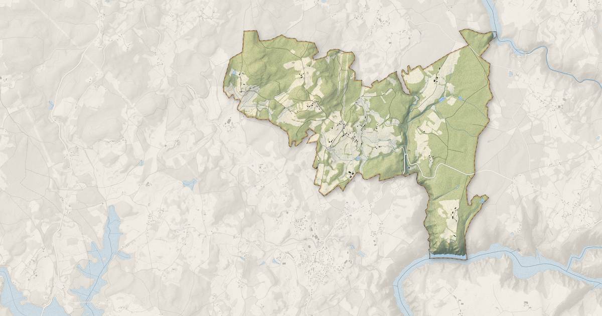 Portrait cartographique de Sainte-Marie-Lapanouze : relief, eau, forêts, bâti et voies, calculés à partir des données de l'IGN