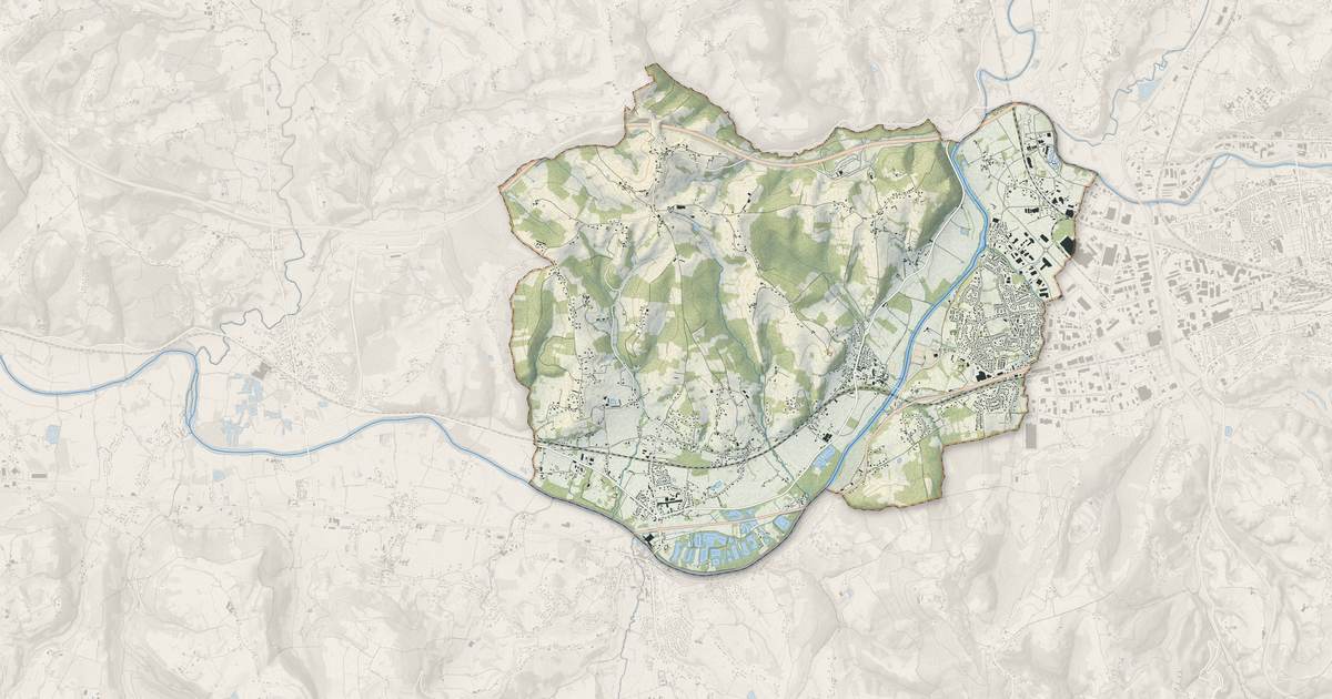 Portrait cartographique de Saint-Pantaléon-de-Larche : relief, eau, forêts, bâti et voies, calculés à partir des données de l'IGN