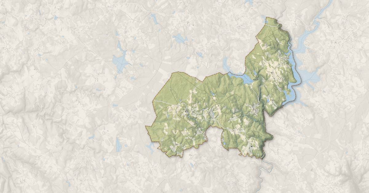 Portrait cartographique de Saint-Pardoux-la-Croisille : relief, eau, forêts, bâti et voies, calculés à partir des données de l'IGN