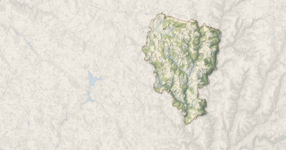 Portrait cartographique de Saint-Salvadour : relief, eau, forêts, bâti et voies, calculés à partir des données de l'IGN