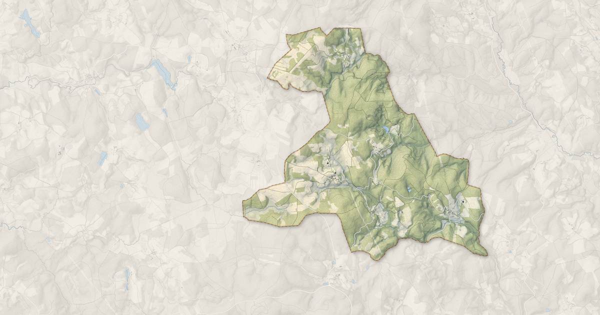 Portrait cartographique de Saint-Sulpice-les-Bois : relief, eau, forêts, bâti et voies, calculés à partir des données de l'IGN