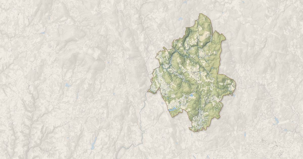 Portrait cartographique de Saint-Yrieix-le-Déjalat : relief, eau, forêts, bâti et voies, calculés à partir des données de l'IGN