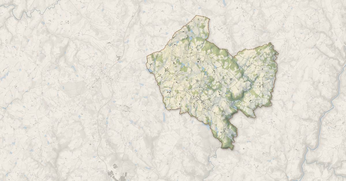 Portrait cartographique de Troche : relief, eau, forêts, bâti et voies, calculés à partir des données de l'IGN