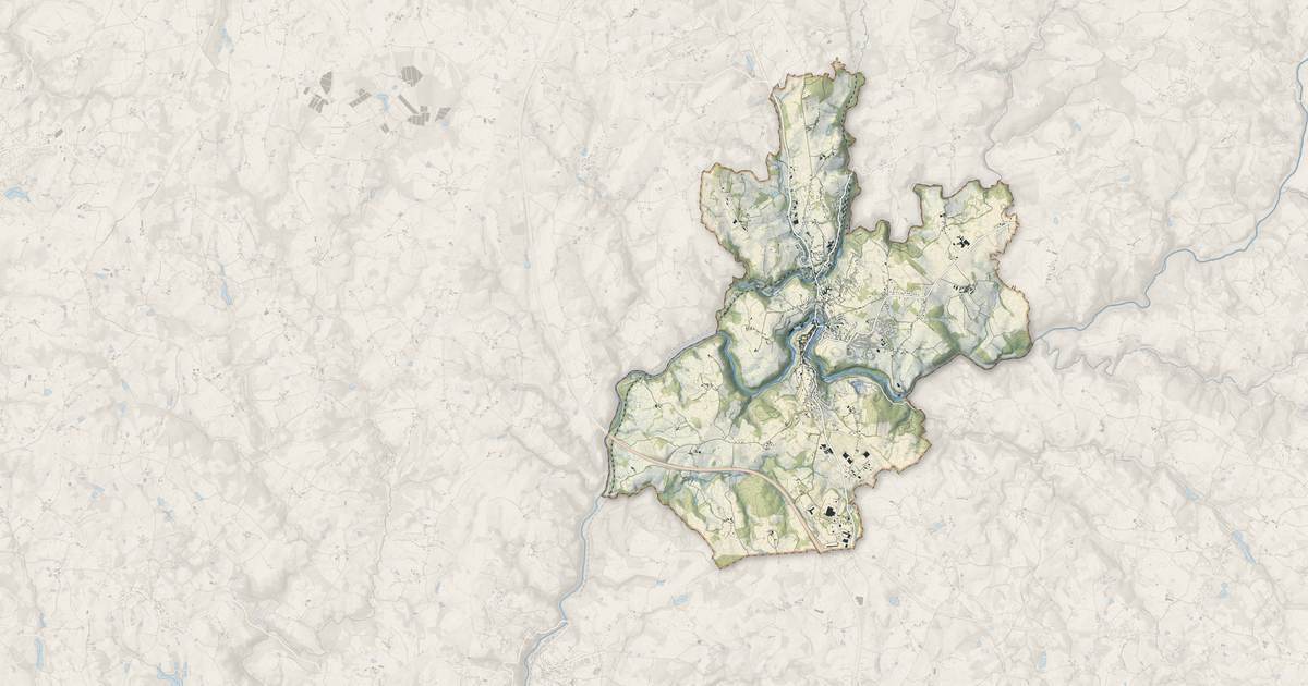 Portrait cartographique de Uzerche : relief, eau, forêts, bâti et voies, calculés à partir des données de l'IGN