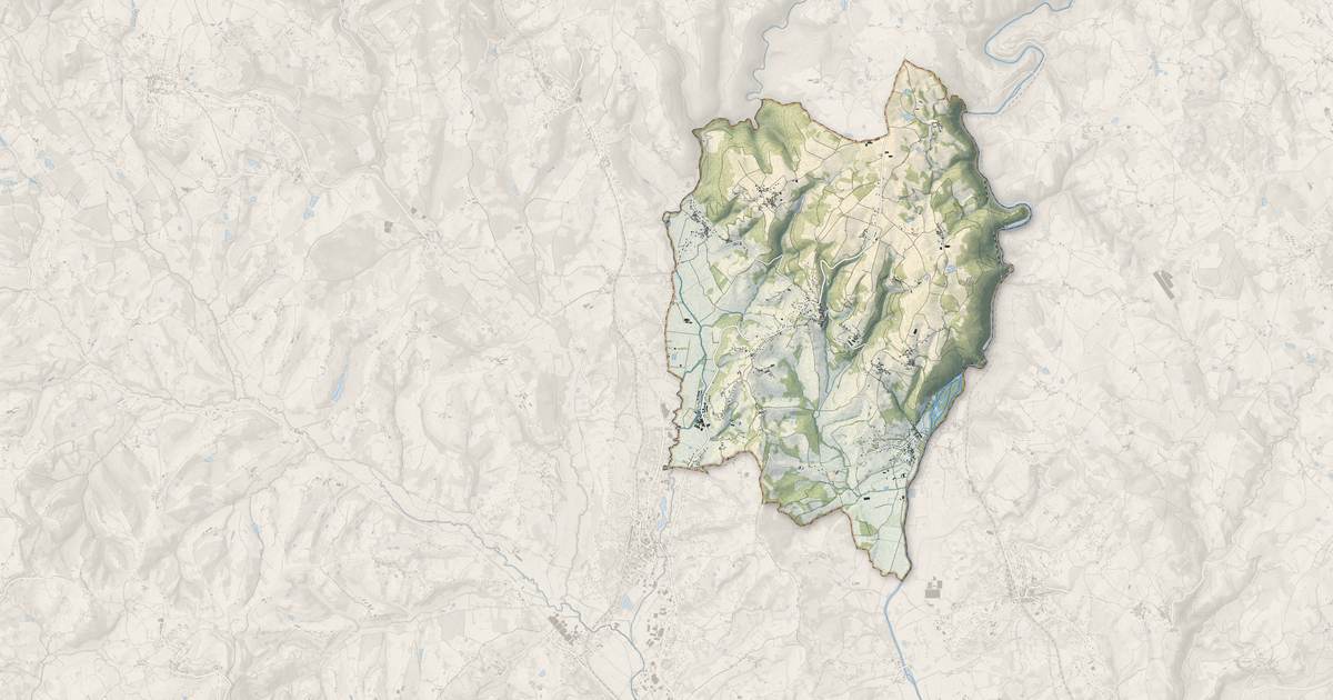 Portrait cartographique de Voutezac : relief, eau, forêts, bâti et voies, calculés à partir des données de l'IGN