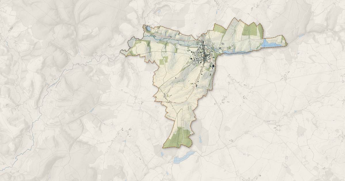 Portrait cartographique de Arnay-le-Duc : relief, eau, forêts, bâti et voies, calculés à partir des données de l'IGN