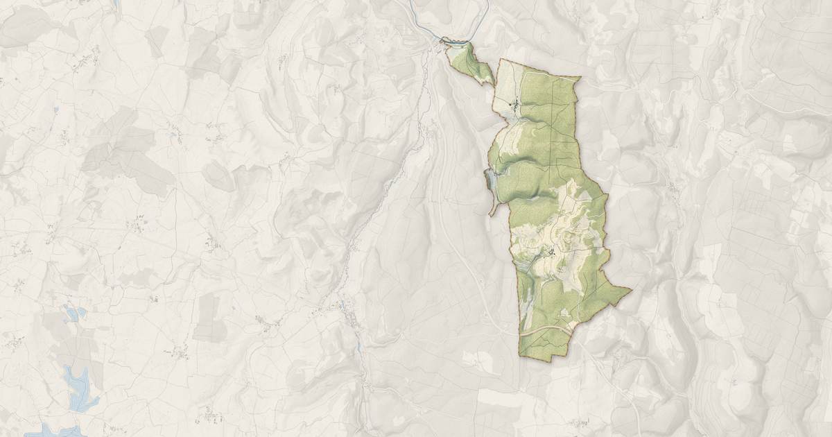 Portrait cartographique de Aubaine : relief, eau, forêts, bâti et voies, calculés à partir des données de l'IGN