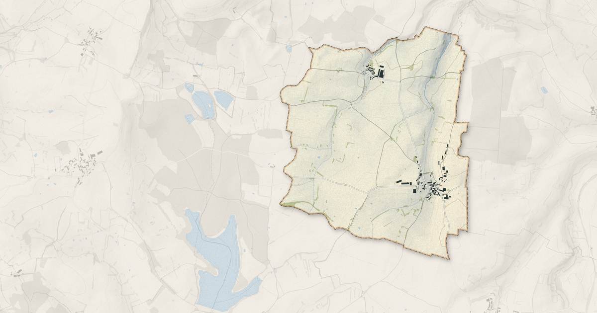 Portrait cartographique de Bessey-la-Cour : relief, eau, forêts, bâti et voies, calculés à partir des données de l'IGN