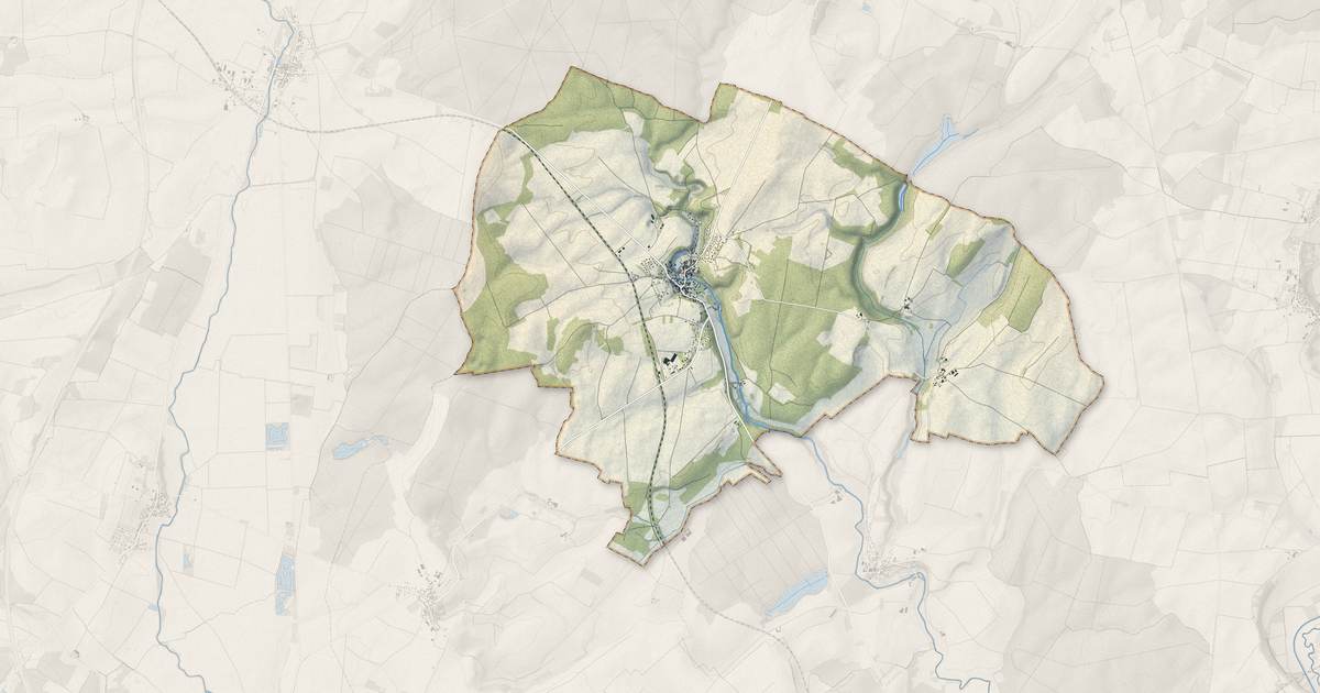Portrait cartographique de Bèze : relief, eau, forêts, bâti et voies, calculés à partir des données de l'IGN