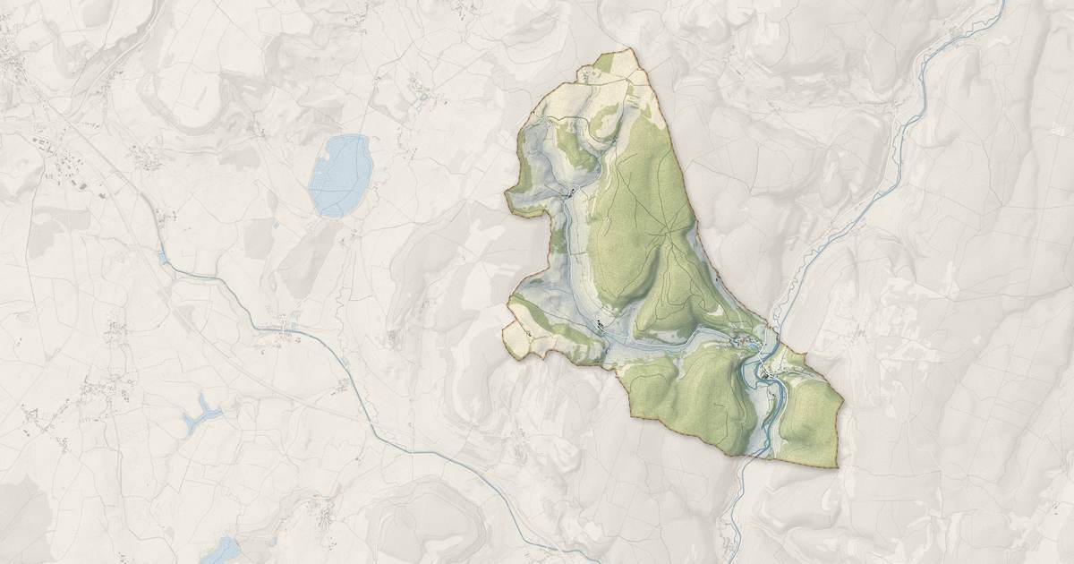 Portrait cartographique de La Bussière-sur-Ouche : relief, eau, forêts, bâti et voies, calculés à partir des données de l'IGN