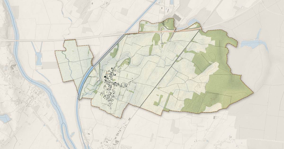 Portrait cartographique de Chamblanc : relief, eau, forêts, bâti et voies, calculés à partir des données de l'IGN