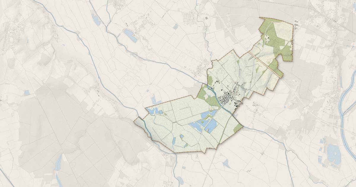 Portrait cartographique de Champdôtre : relief, eau, forêts, bâti et voies, calculés à partir des données de l'IGN