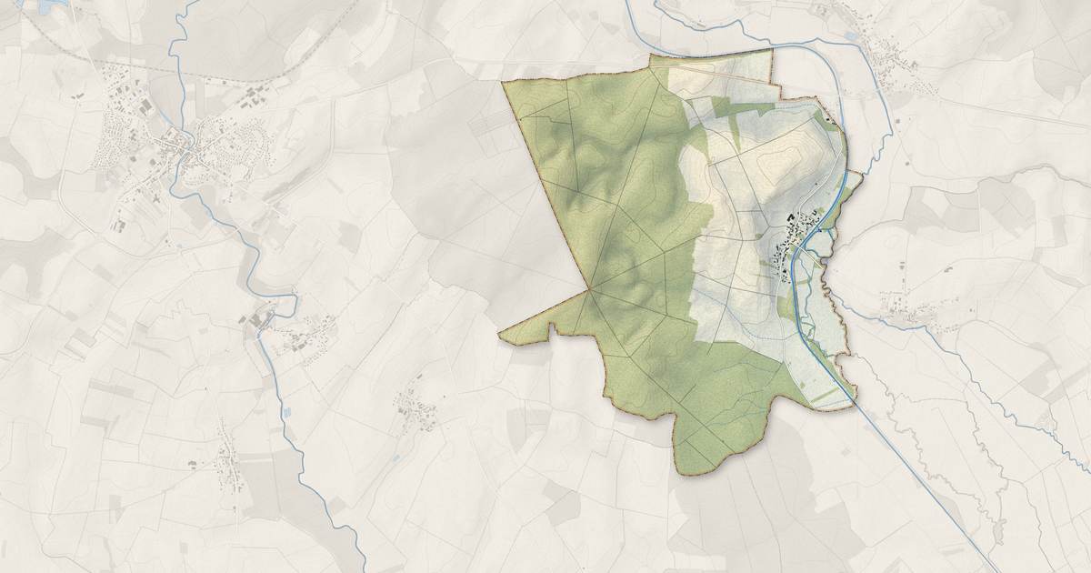 Portrait cartographique de Cheuge : relief, eau, forêts, bâti et voies, calculés à partir des données de l'IGN