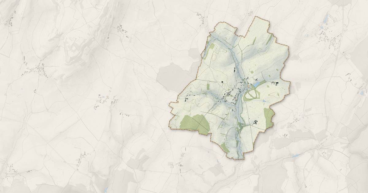 Portrait cartographique de Clomot : relief, eau, forêts, bâti et voies, calculés à partir des données de l'IGN