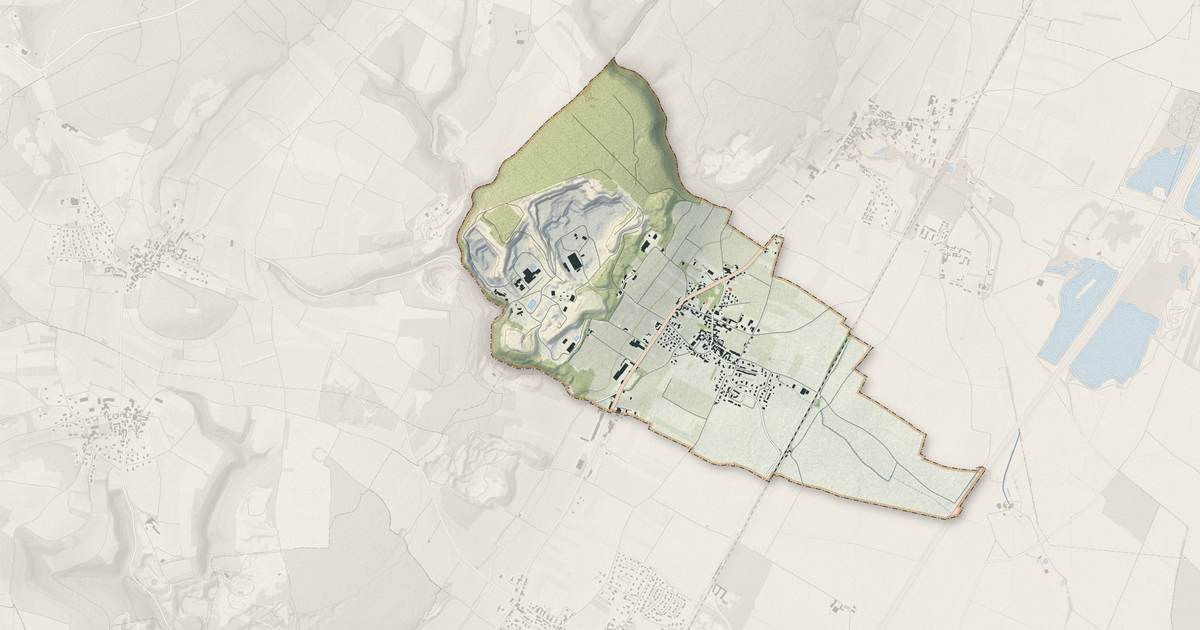 Portrait cartographique de Comblanchien : relief, eau, forêts, bâti et voies, calculés à partir des données de l'IGN