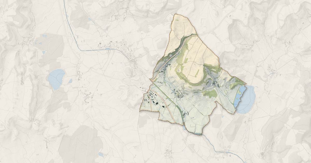 Portrait cartographique de Créancey : relief, eau, forêts, bâti et voies, calculés à partir des données de l'IGN
