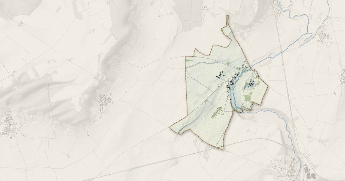 Portrait cartographique de Étrochey : relief, eau, forêts, bâti et voies, calculés à partir des données de l'IGN