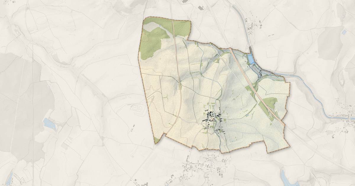 Portrait cartographique de Maconge : relief, eau, forêts, bâti et voies, calculés à partir des données de l'IGN