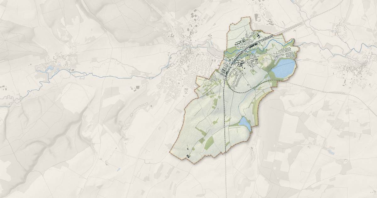 Portrait cartographique de Marcilly-sur-Tille : relief, eau, forêts, bâti et voies, calculés à partir des données de l'IGN