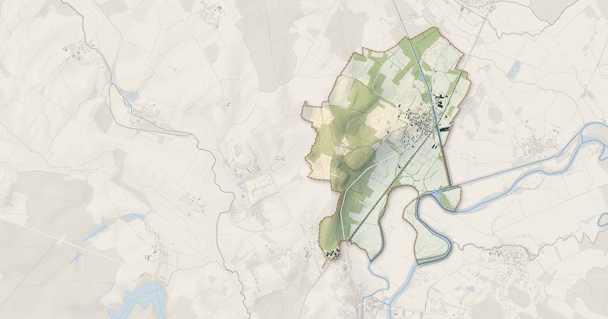 Portrait cartographique de Maxilly-sur-Saône : relief, eau, forêts, bâti et voies, calculés à partir des données de l'IGN