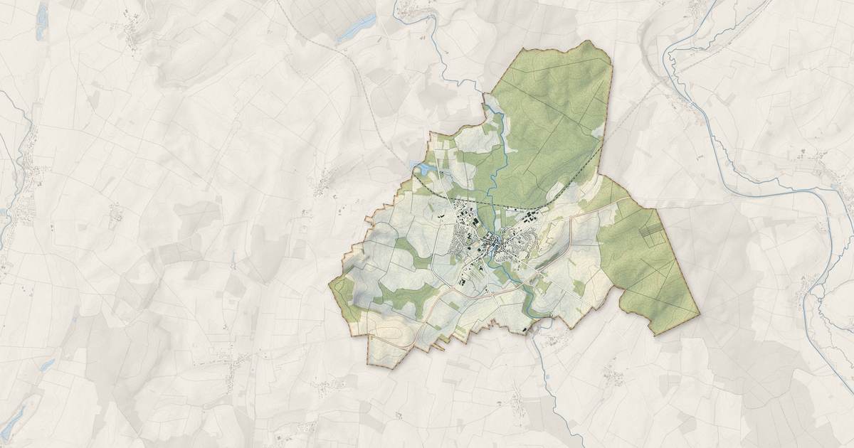 Portrait cartographique de Mirebeau-sur-Bèze : relief, eau, forêts, bâti et voies, calculés à partir des données de l'IGN