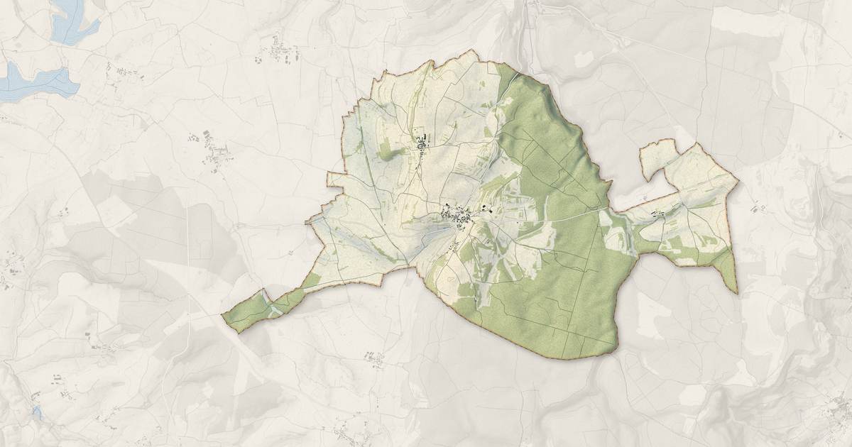 Portrait cartographique de Montceau-et-Écharnant : relief, eau, forêts, bâti et voies, calculés à partir des données de l'IGN