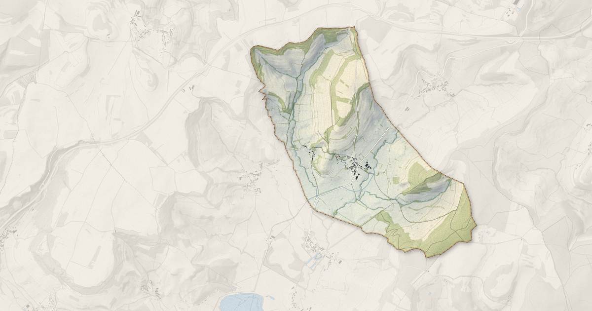 Portrait cartographique de Montoillot : relief, eau, forêts, bâti et voies, calculés à partir des données de l'IGN