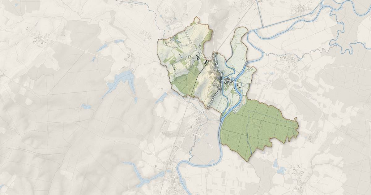 Portrait cartographique de Pontailler-sur-Saône : relief, eau, forêts, bâti et voies, calculés à partir des données de l'IGN