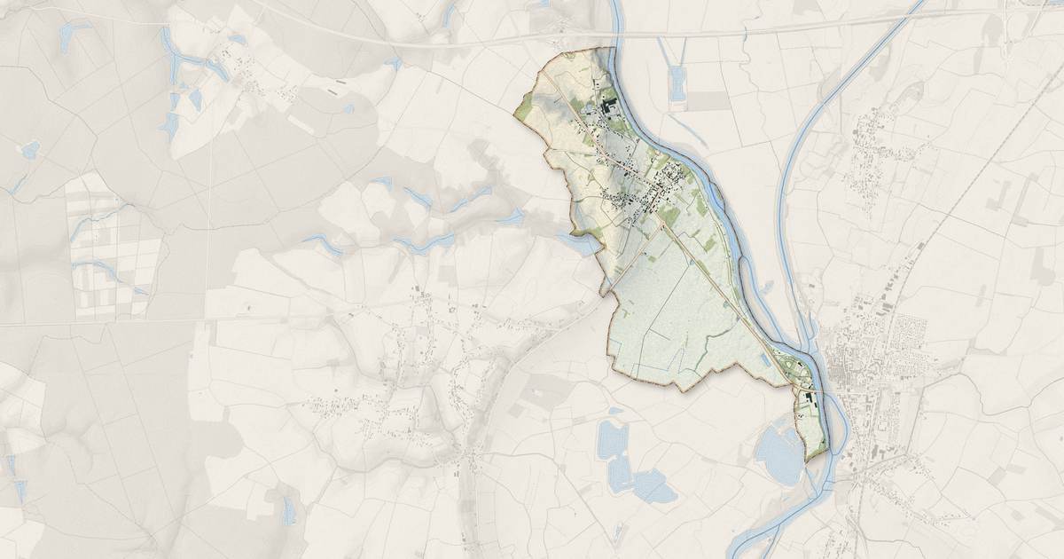 Portrait cartographique de Pouilly-sur-Saône : relief, eau, forêts, bâti et voies, calculés à partir des données de l'IGN