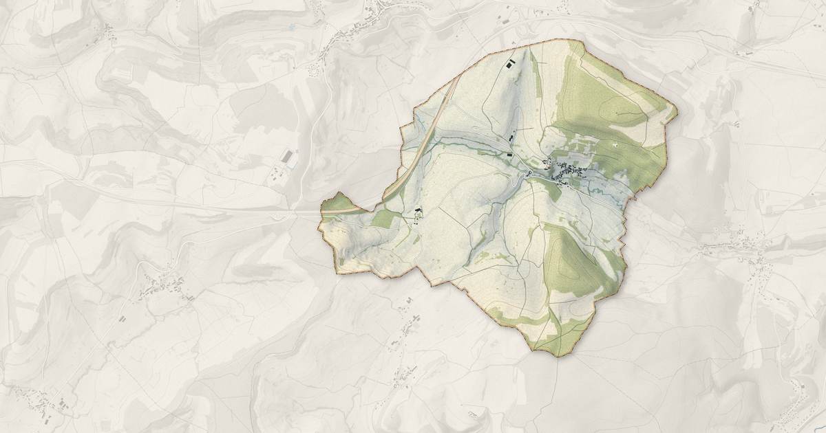 Portrait cartographique de Remilly-en-Montagne : relief, eau, forêts, bâti et voies, calculés à partir des données de l'IGN