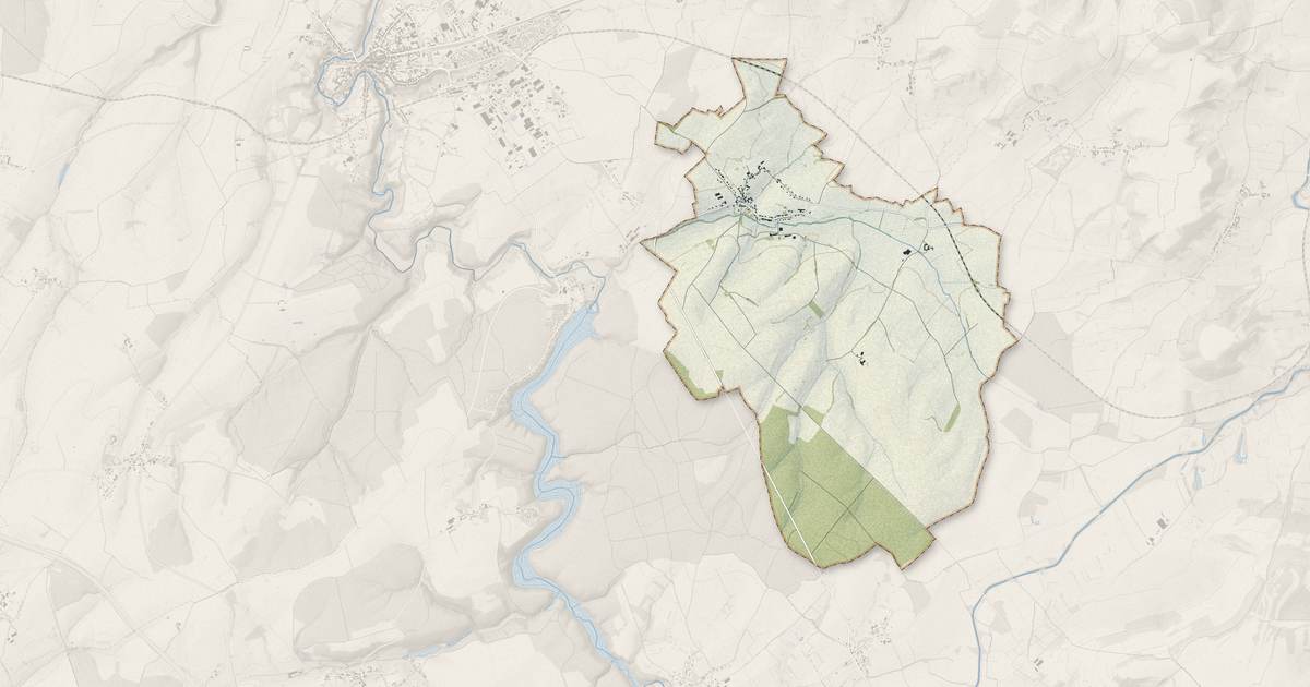 Portrait cartographique de Saint-Euphrône : relief, eau, forêts, bâti et voies, calculés à partir des données de l'IGN