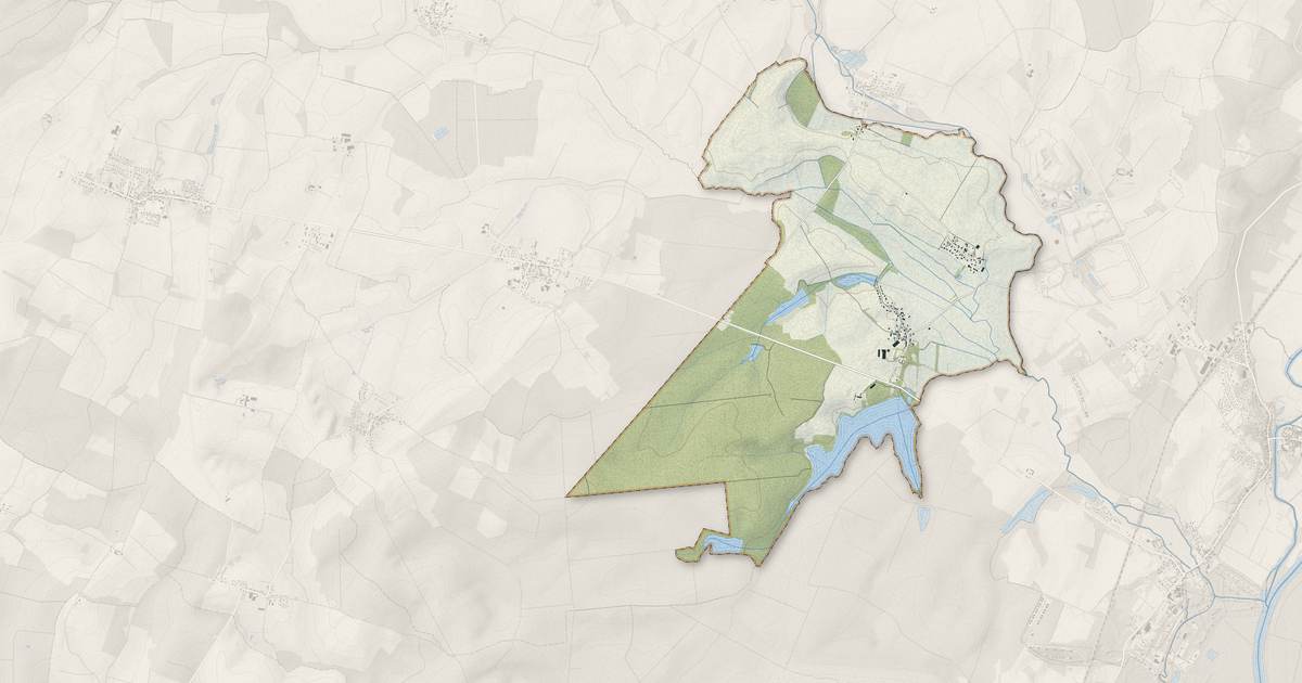 Portrait cartographique de Saint-Léger-Triey : relief, eau, forêts, bâti et voies, calculés à partir des données de l'IGN
