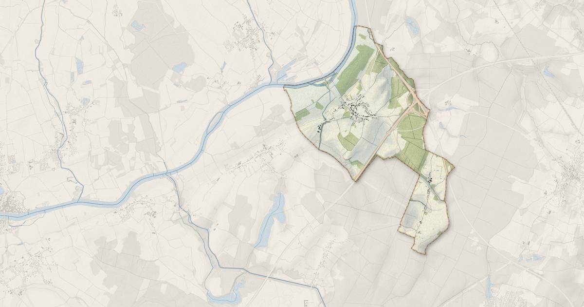 Portrait cartographique de Saint-Seine-en-Bâche : relief, eau, forêts, bâti et voies, calculés à partir des données de l'IGN