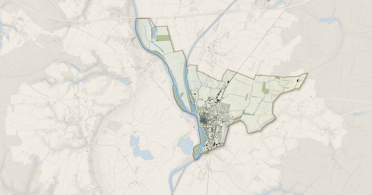 Portrait cartographique de Seurre : relief, eau, forêts, bâti et voies, calculés à partir des données de l'IGN