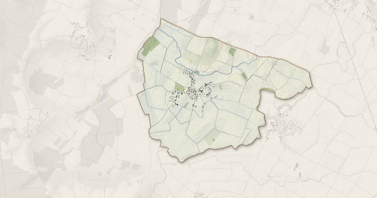 Portrait cartographique de Tichey : relief, eau, forêts, bâti et voies, calculés à partir des données de l'IGN