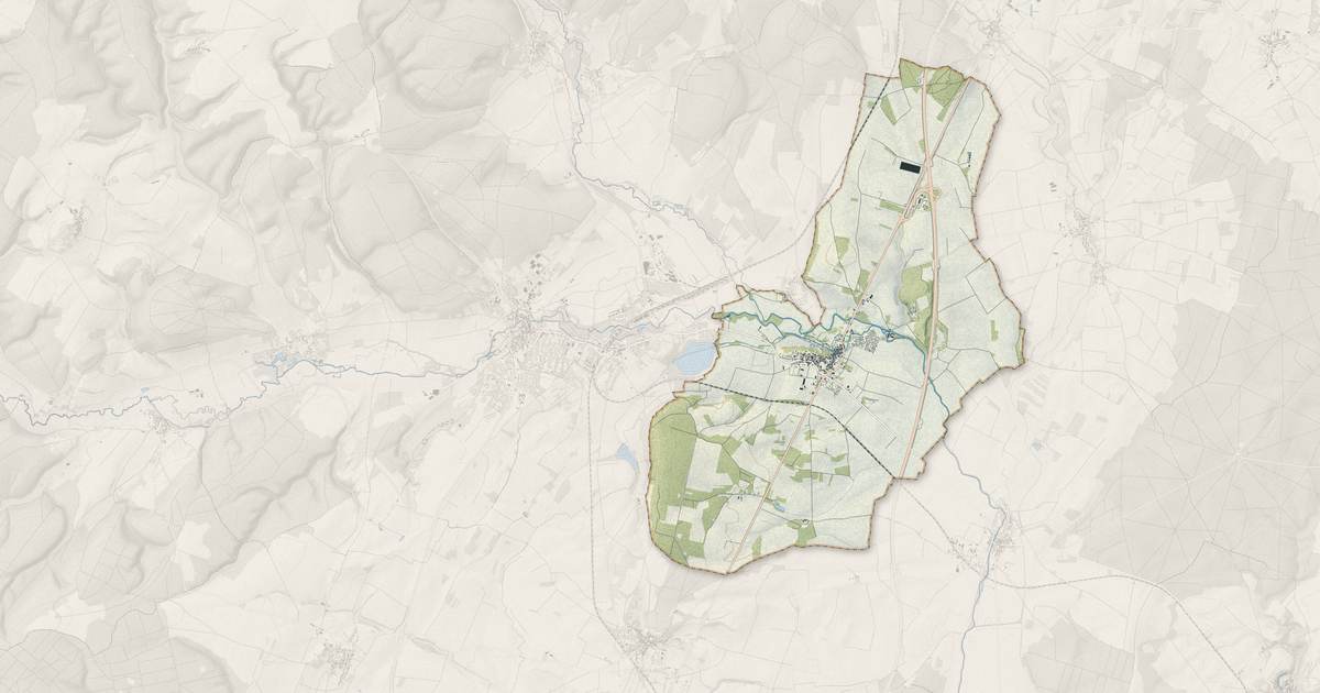 Portrait cartographique de Til-Châtel : relief, eau, forêts, bâti et voies, calculés à partir des données de l'IGN