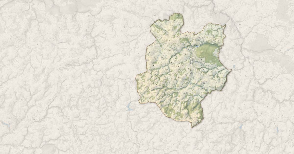 Portrait cartographique de Bourbriac : relief, eau, forêts, bâti et voies, calculés à partir des données de l'IGN
