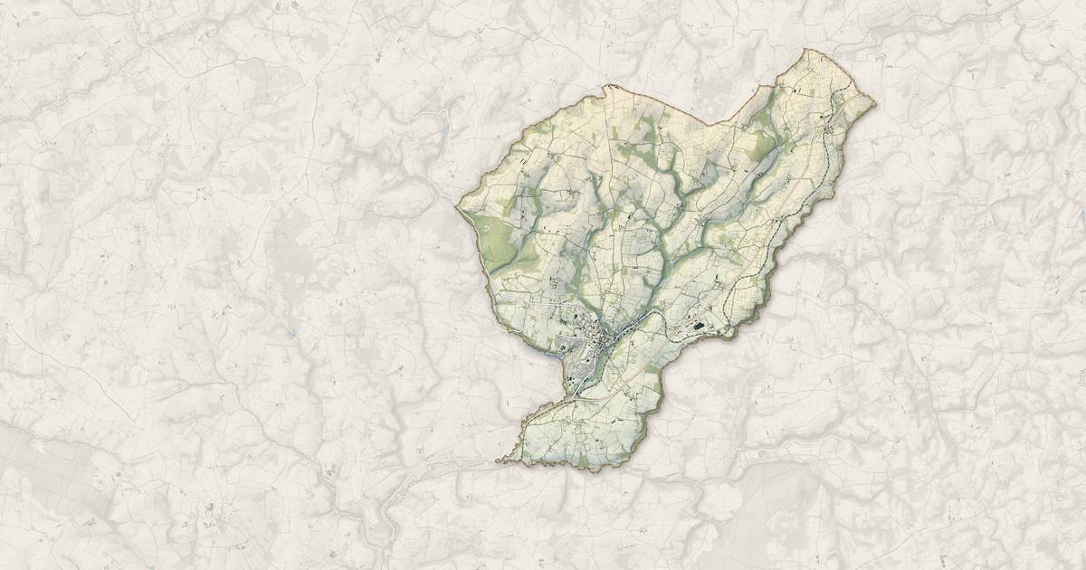 Portrait cartographique de Callac : relief, eau, forêts, bâti et voies, calculés à partir des données de l'IGN