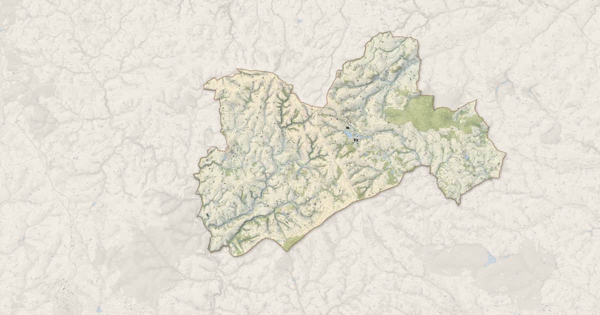 Portrait cartographique de Le Mené : relief, eau, forêts, bâti et voies, calculés à partir des données de l'IGN