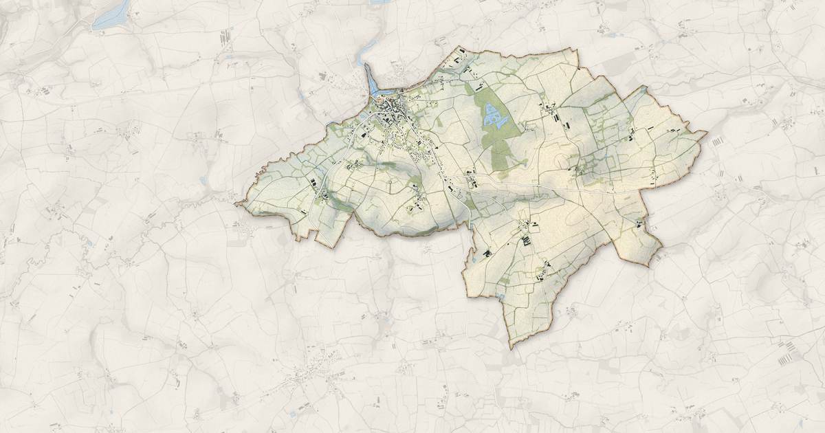 Portrait cartographique de Corlay : relief, eau, forêts, bâti et voies, calculés à partir des données de l'IGN