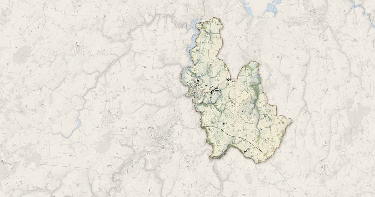 Portrait cartographique de Créhen : relief, eau, forêts, bâti et voies, calculés à partir des données de l'IGN