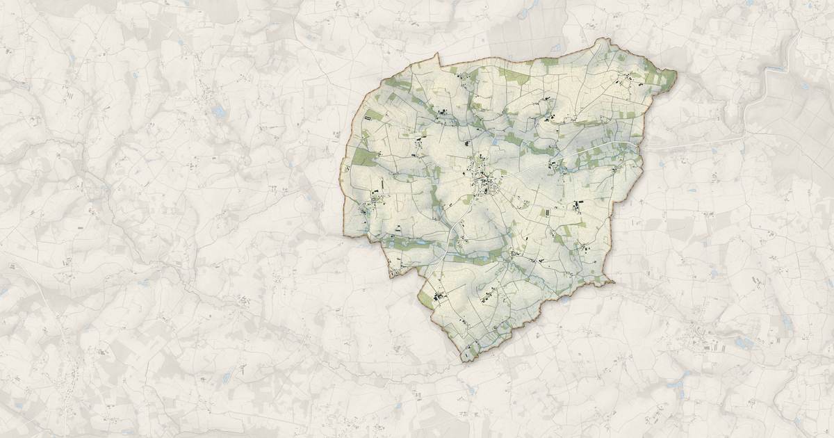 Portrait cartographique de Éréac : relief, eau, forêts, bâti et voies, calculés à partir des données de l'IGN