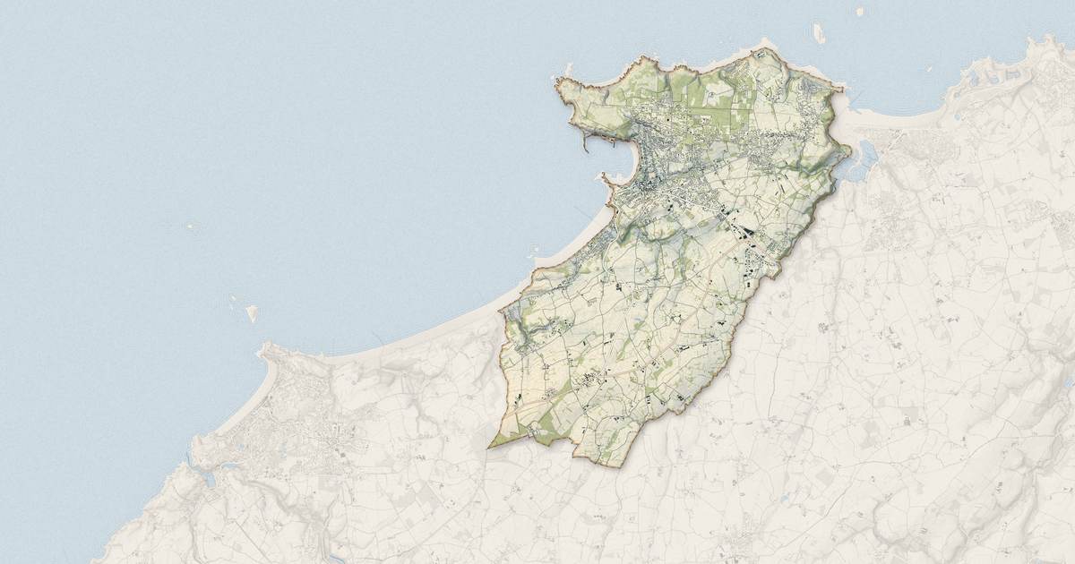 Portrait cartographique de Erquy : relief, eau, forêts, bâti et voies, calculés à partir des données de l'IGN