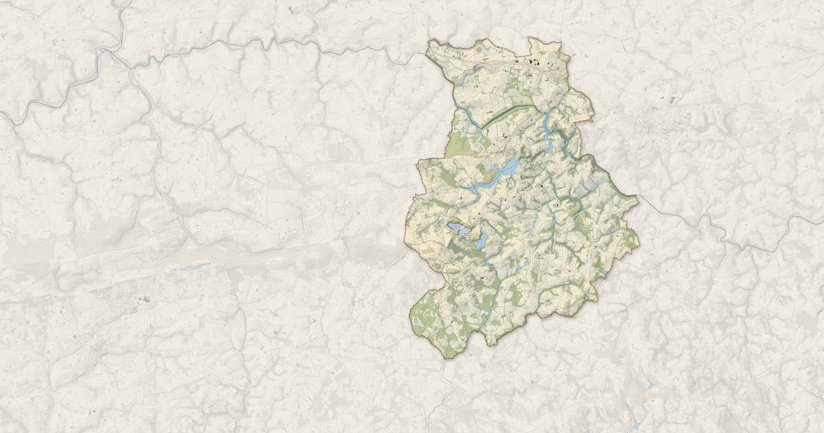 Portrait cartographique de Glomel : relief, eau, forêts, bâti et voies, calculés à partir des données de l'IGN