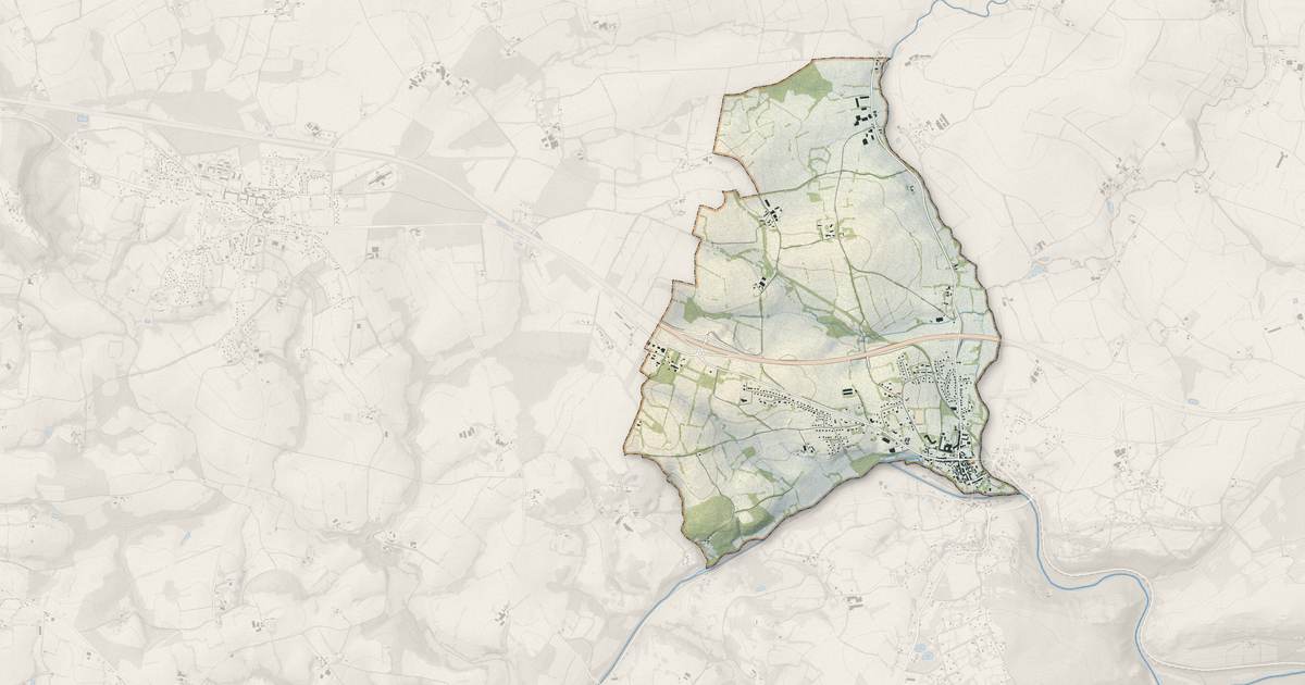 Portrait cartographique de Gouarec : relief, eau, forêts, bâti et voies, calculés à partir des données de l'IGN